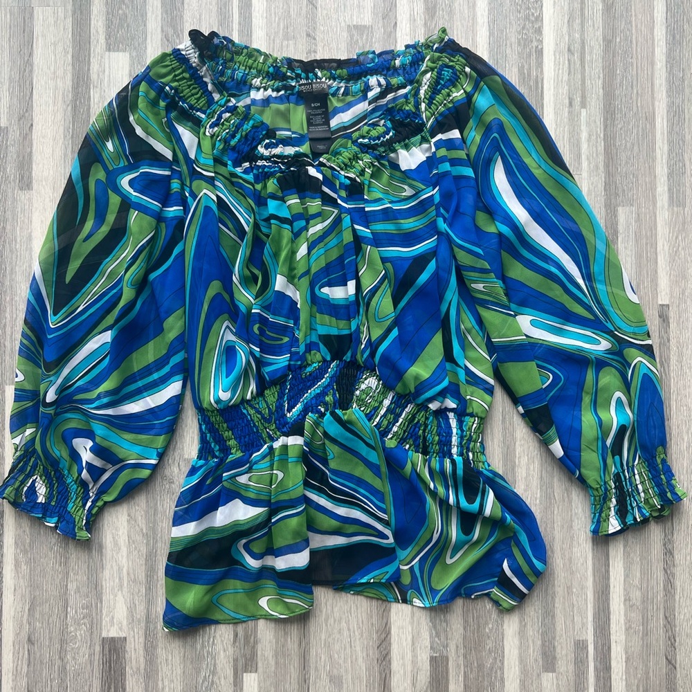 2000s Bisou Bisou smocked print blouse